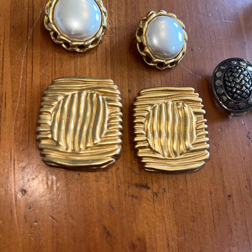 Vintage Lot of Clip on Earrings - Picture 2 of 4